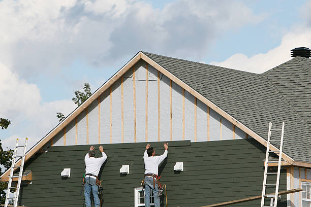 Professional Emergency Siding Repair technician working in Worthington, MN